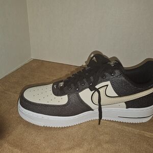 Nike Women’s Black and Cream Leather Sneakers